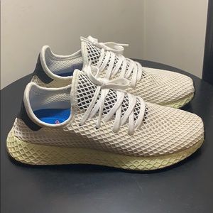 White Adidas Deerupt Size 8 mens